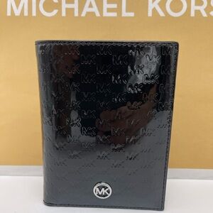 Michael Kors Jet Set Travel Md Sign Patent Logo Debossed  Passport Case
Black